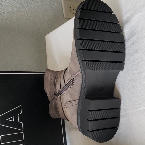 NEW MIA Keyba Lug Sole Bootie - Picture 6 of 12